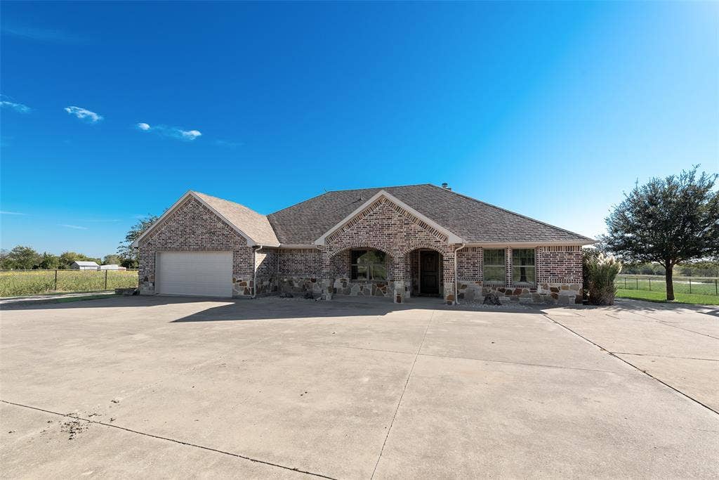 304 Canales Road, Nevada, TX 75173 304 Canales Road, Nevada, TX 75173