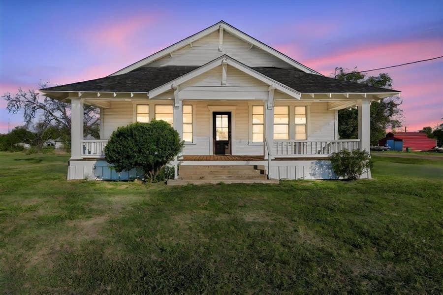 Property photo for 411 E Marrion Street, Itasca, TX