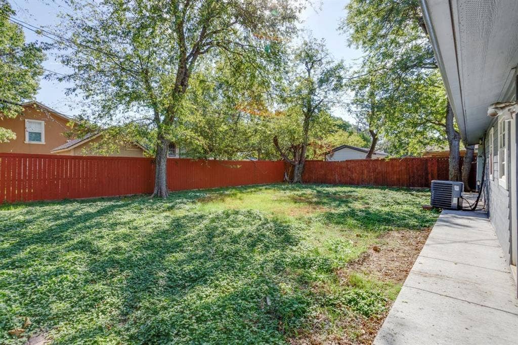1812 Del Rancho Drive, Irving, TX 75061