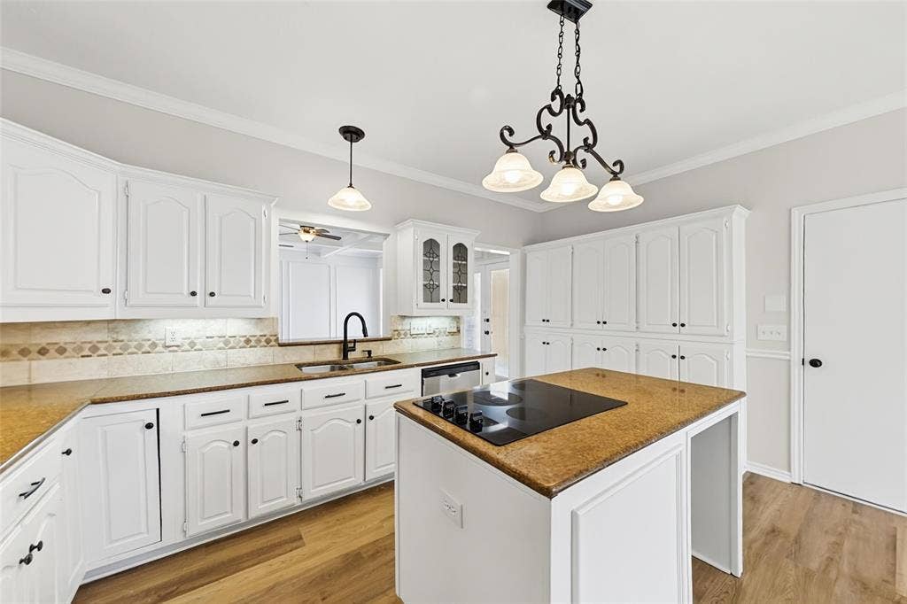 612 N Silver Creek Circle, DeSoto, TX 75115 612 N Silver Creek Circle, DeSoto, TX 75115