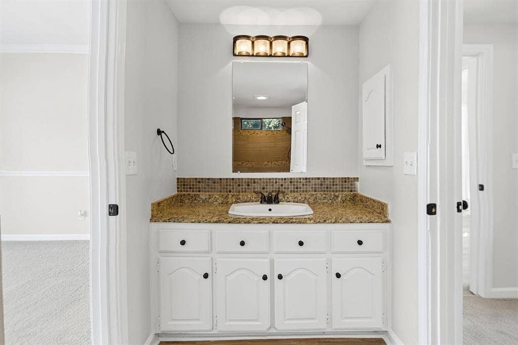 612 N Silver Creek Circle, DeSoto, TX 75115 612 N Silver Creek Circle, DeSoto, TX 75115