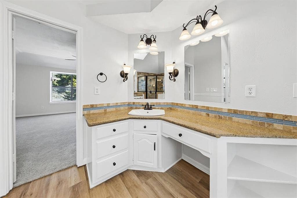 612 N Silver Creek Circle, DeSoto, TX 75115 612 N Silver Creek Circle, DeSoto, TX 75115