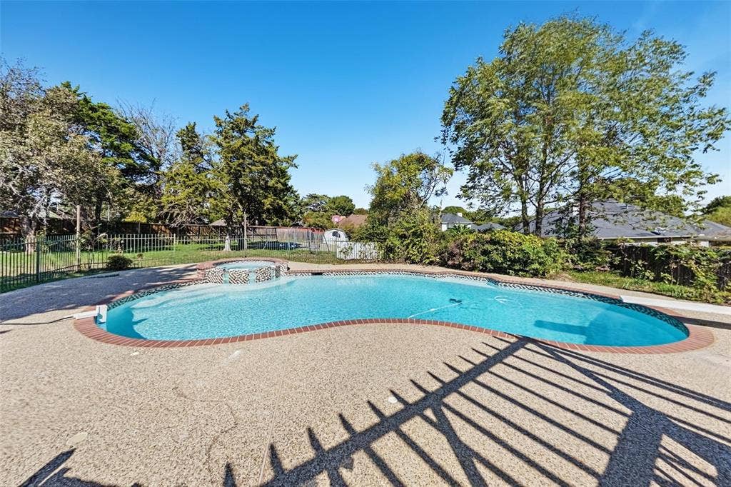 612 N Silver Creek Circle, DeSoto, TX 75115 612 N Silver Creek Circle, DeSoto, TX 75115