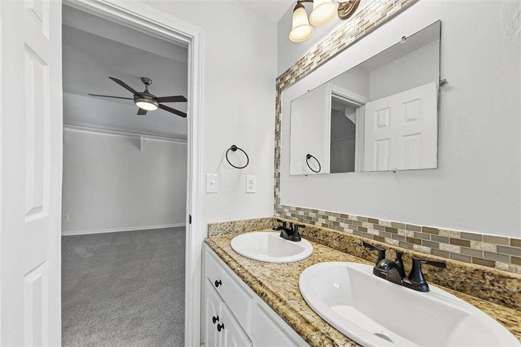 612 N Silver Creek Circle, DeSoto, TX 75115 612 N Silver Creek Circle, DeSoto, TX 75115