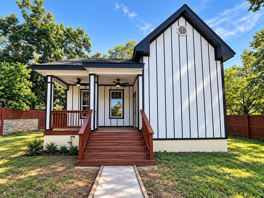 Property photo for 817 N Esplanade Street, Palestine, TX