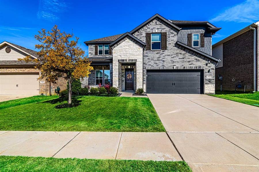 Property photo for 933 West Drive, Aubrey, TX