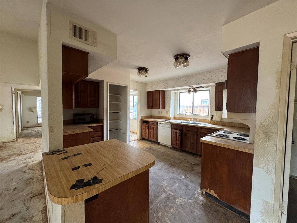 1325 Crestview Drive, Allen, TX 75002