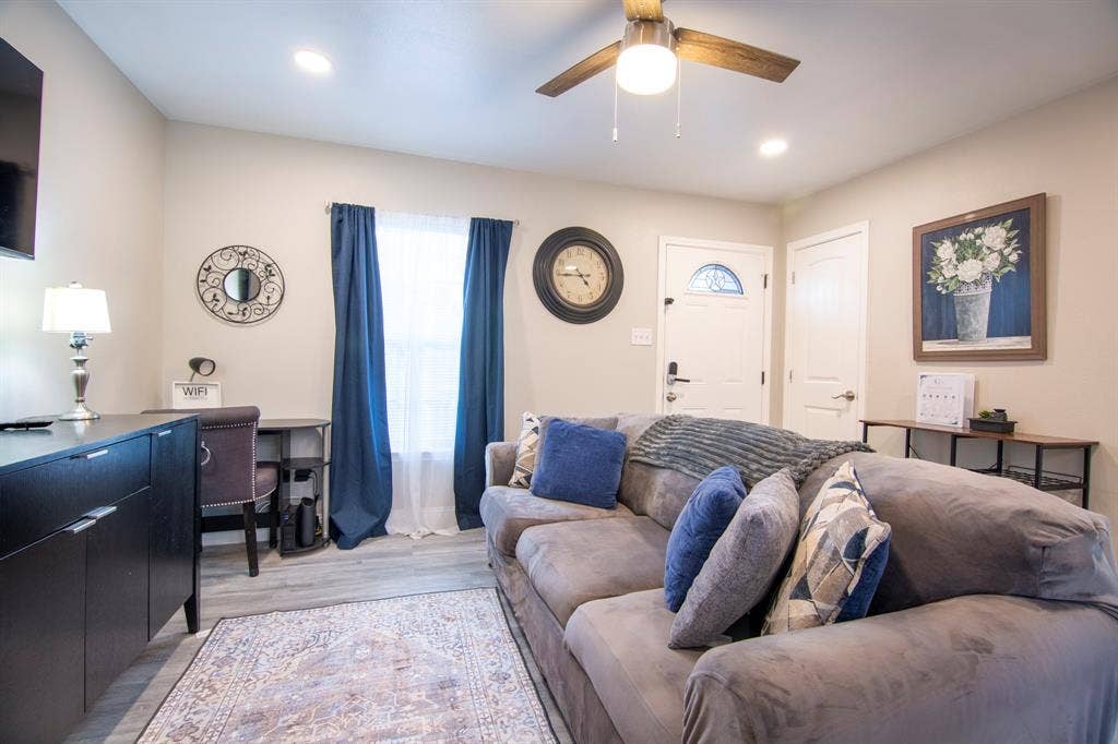 5109 Bourquin Street, Dallas, TX 75210