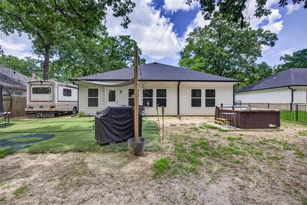 106 Paseo Patricia, Gun Barrel City, TX 75156