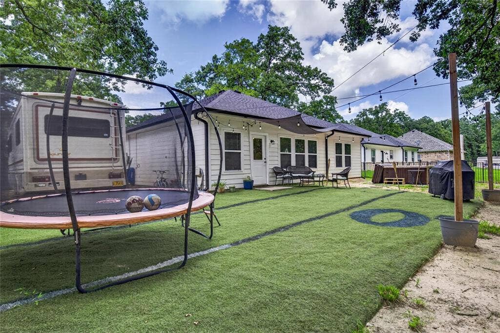 106 Paseo Patricia, Gun Barrel City, TX 75156