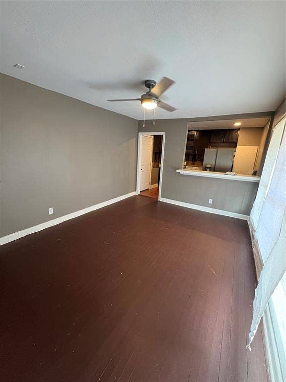 1223 Small Street, Grand Prairie, TX 75050 Right side from door