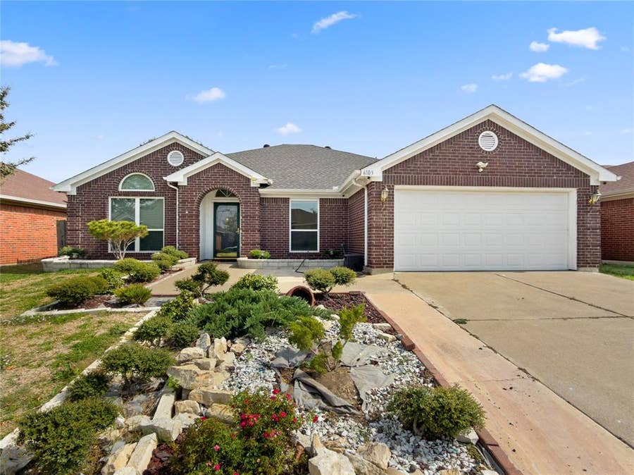 Property photo for 6103 Brandy Wood Trail, Arlington, TX
