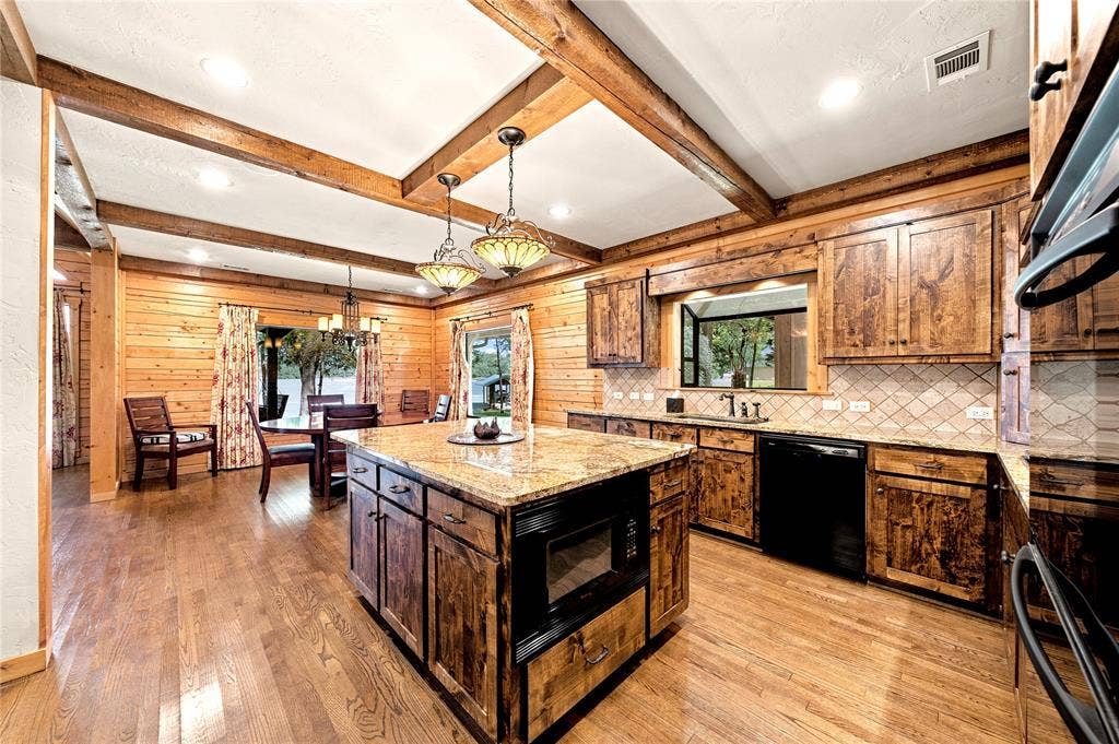 8726 Toler Pointe, Larue, TX 75770 8726 Toler Pointe, Larue, TX 75770