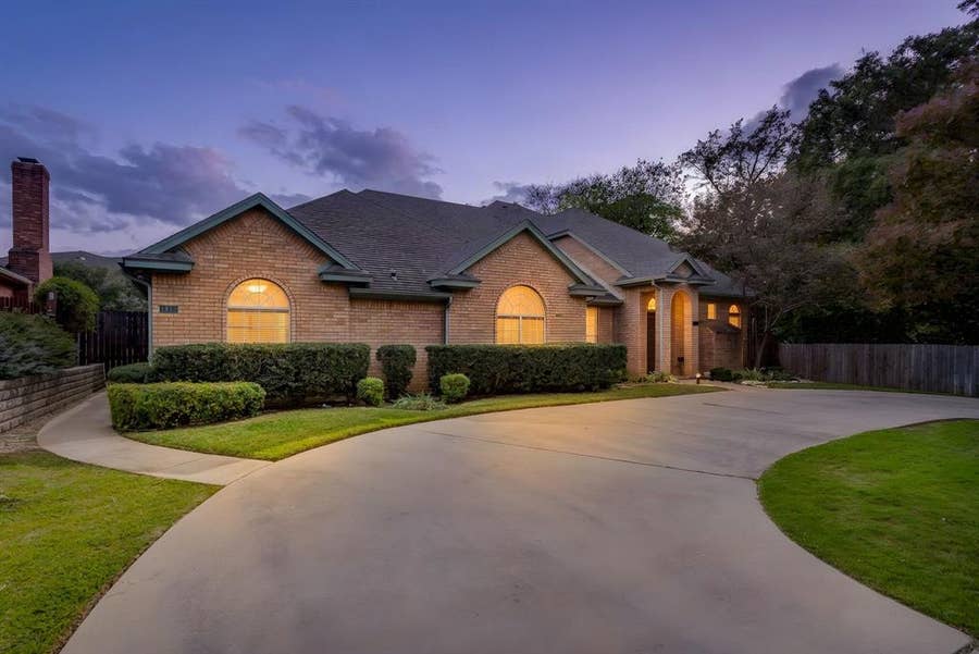 Property photo for 1813 W Wall Street, Grapevine, TX
