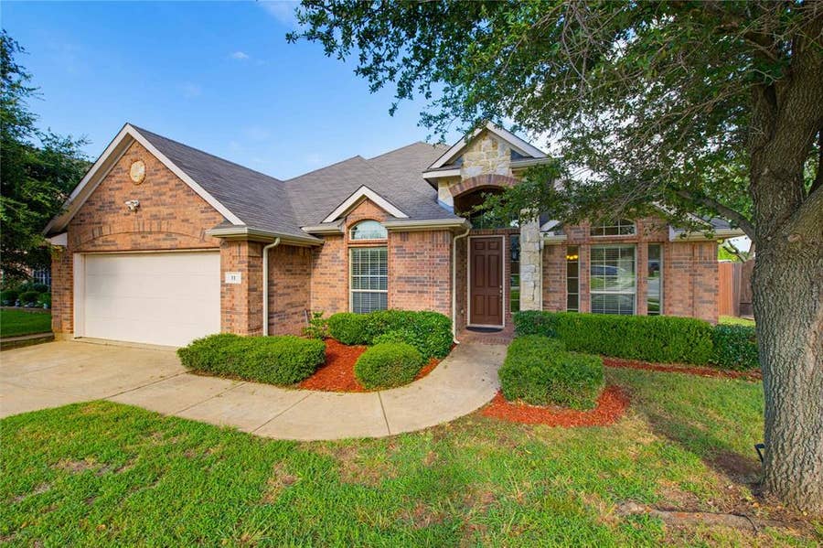 Property photo for 11 Beechcreek Drive, Edgecliff Village, TX