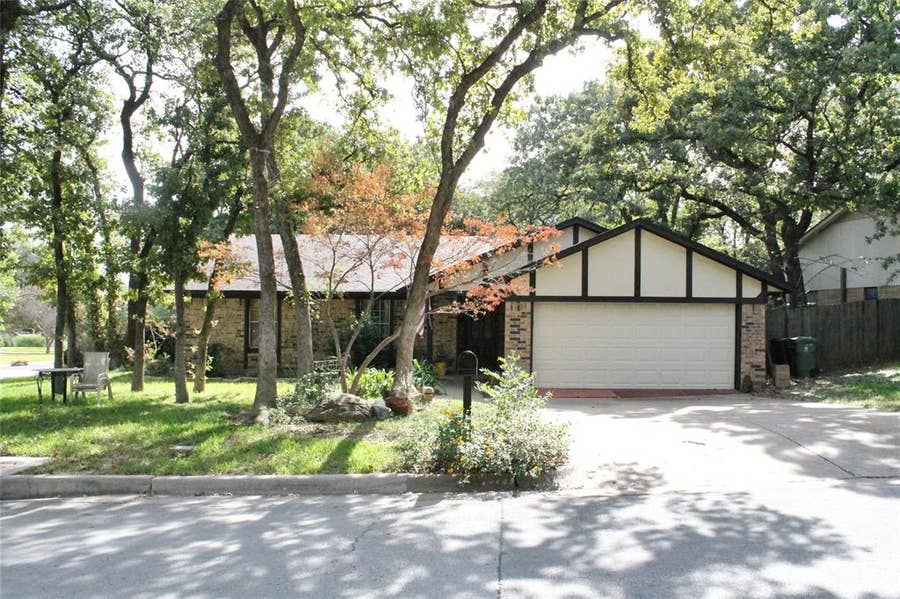 Property photo for 5301 Aurora Court, Arlington, TX
