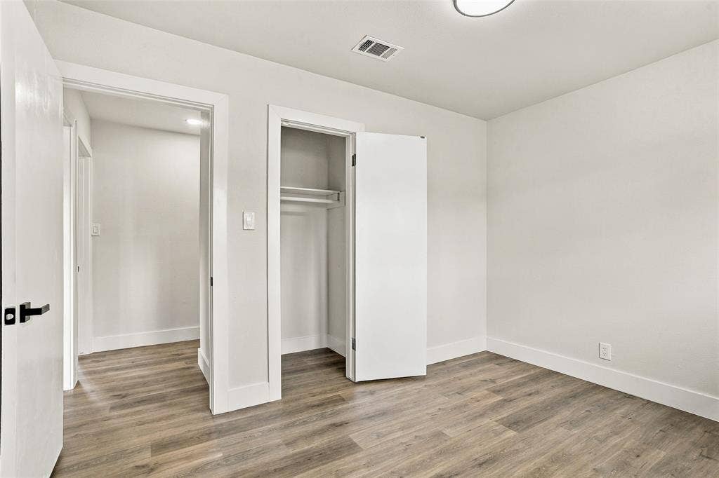 1504 Mosley Drive, Irving, TX 75060 1504 Mosley Drive, Irving, TX 75060