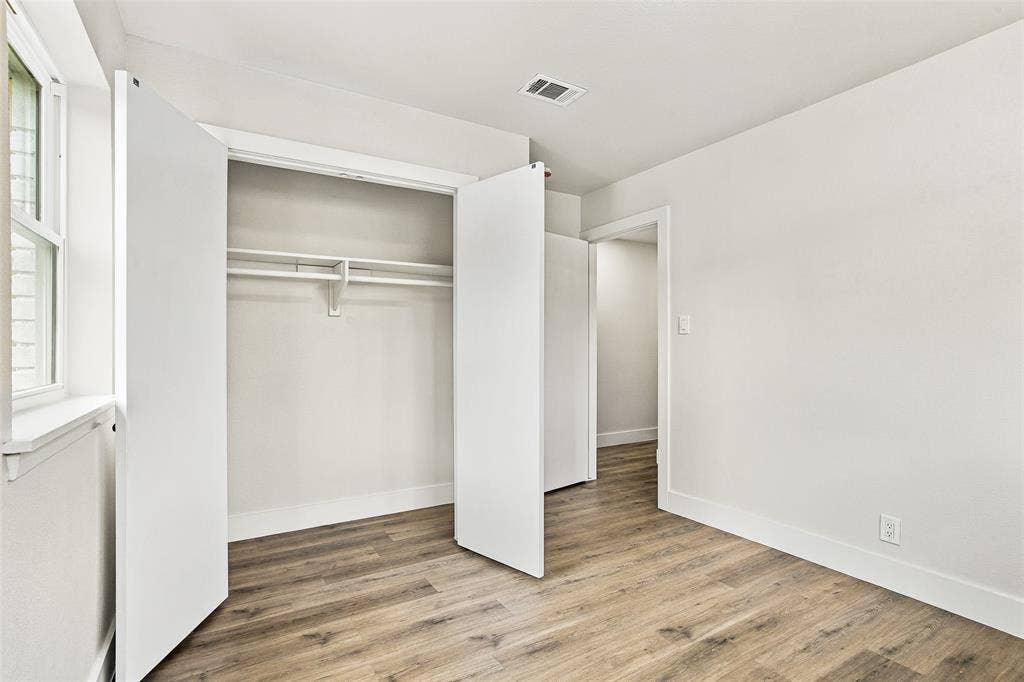 1504 Mosley Drive, Irving, TX 75060 1504 Mosley Drive, Irving, TX 75060