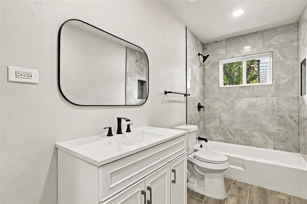 1504 Mosley Drive, Irving, TX 75060 1504 Mosley Drive, Irving, TX 75060