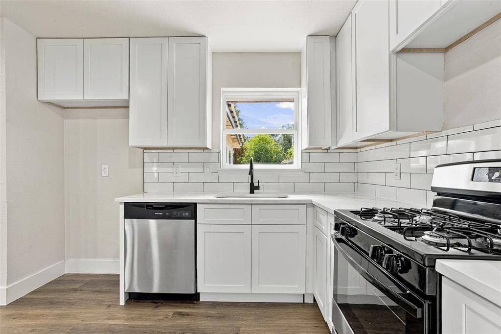 1504 Mosley Drive, Irving, TX 75060 1504 Mosley Drive, Irving, TX 75060