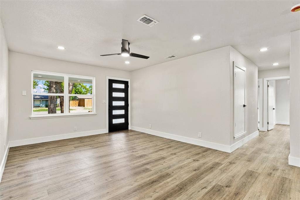 1504 Mosley Drive, Irving, TX 75060 1504 Mosley Drive, Irving, TX 75060
