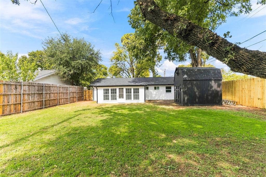 1504 Mosley Drive, Irving, TX 75060 1504 Mosley Drive, Irving, TX 75060