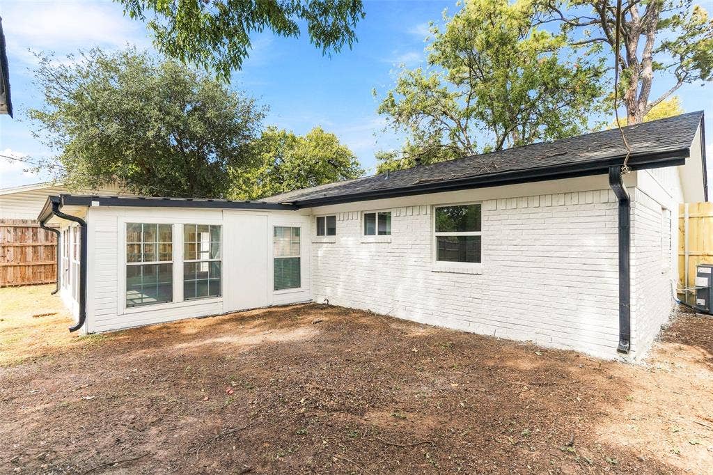 1504 Mosley Drive, Irving, TX 75060 1504 Mosley Drive, Irving, TX 75060