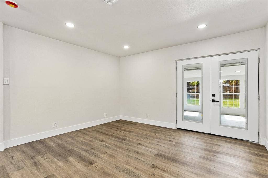 1504 Mosley Drive, Irving, TX 75060 1504 Mosley Drive, Irving, TX 75060