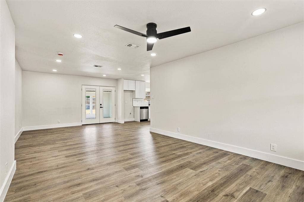 1504 Mosley Drive, Irving, TX 75060 1504 Mosley Drive, Irving, TX 75060