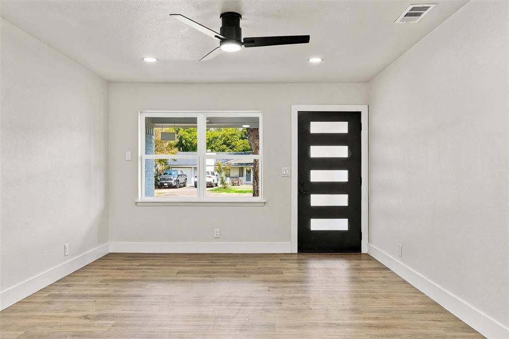 1504 Mosley Drive, Irving, TX 75060 1504 Mosley Drive, Irving, TX 75060