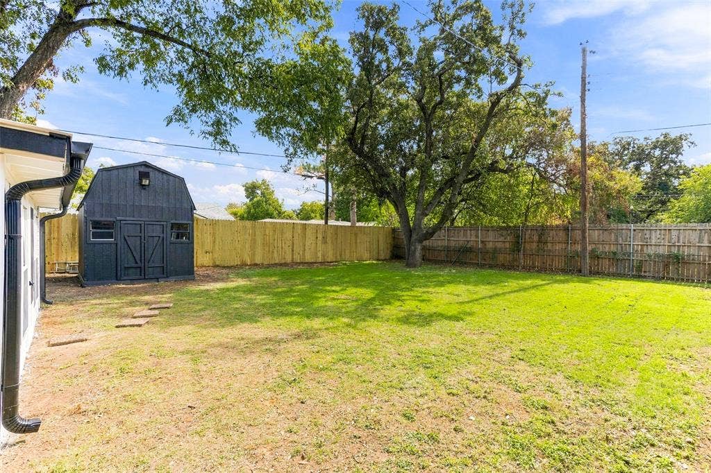 1504 Mosley Drive, Irving, TX 75060 1504 Mosley Drive, Irving, TX 75060