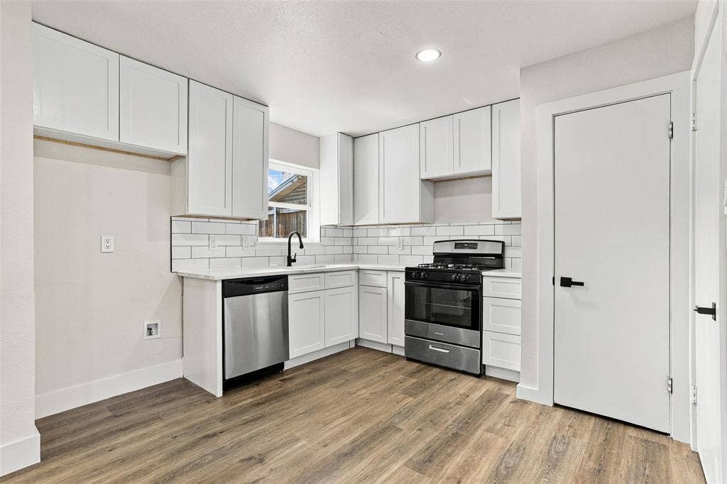 1504 Mosley Drive, Irving, TX 75060 1504 Mosley Drive, Irving, TX 75060