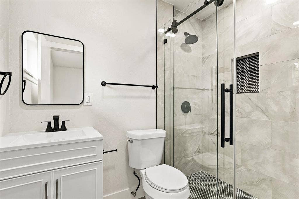 1504 Mosley Drive, Irving, TX 75060 1504 Mosley Drive, Irving, TX 75060