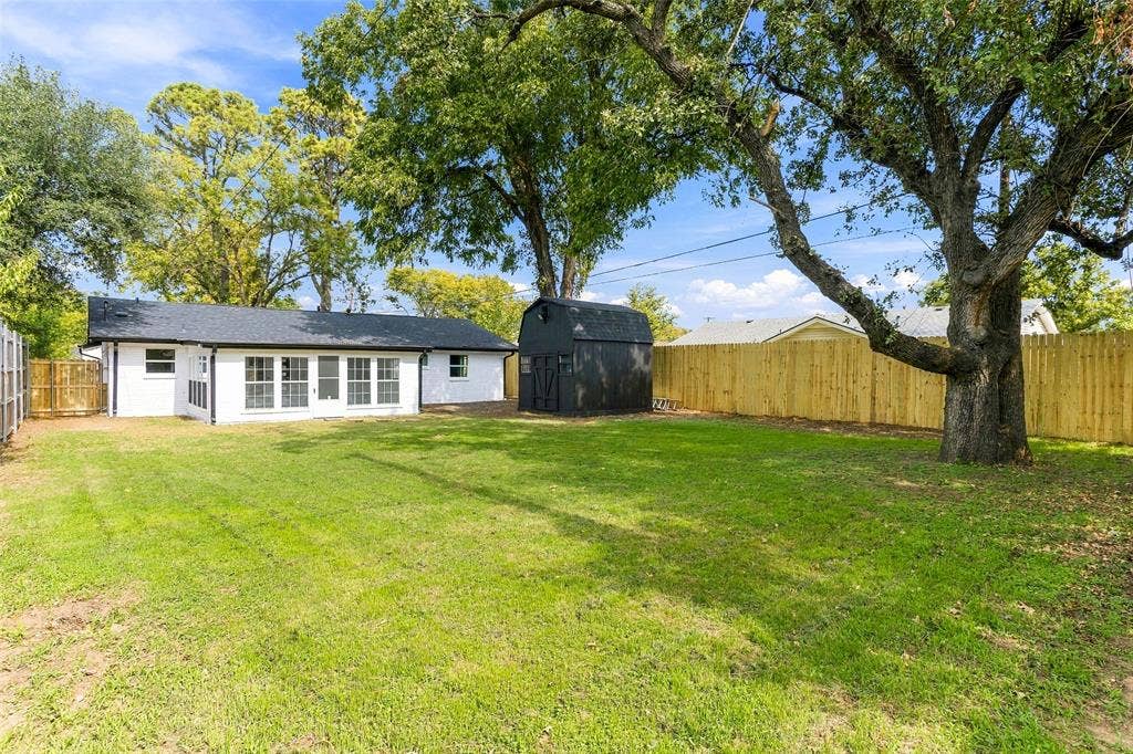 1504 Mosley Drive, Irving, TX 75060 1504 Mosley Drive, Irving, TX 75060