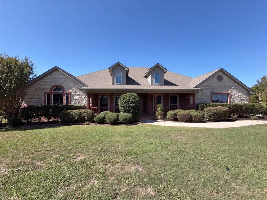 Property photo for 107 Lacey Court, Decatur, TX