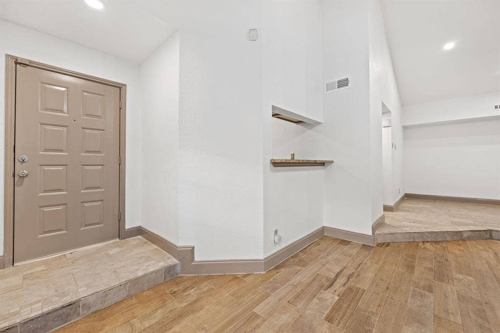 2625 Encina Drive, #4, Irving, TX 75038 2625 Encina Drive, #4, Irving, TX 75038