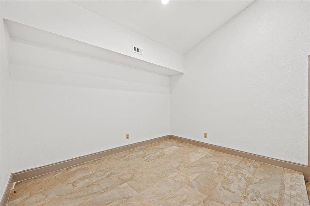 2625 Encina Drive, #4, Irving, TX 75038 2625 Encina Drive, #4, Irving, TX 75038