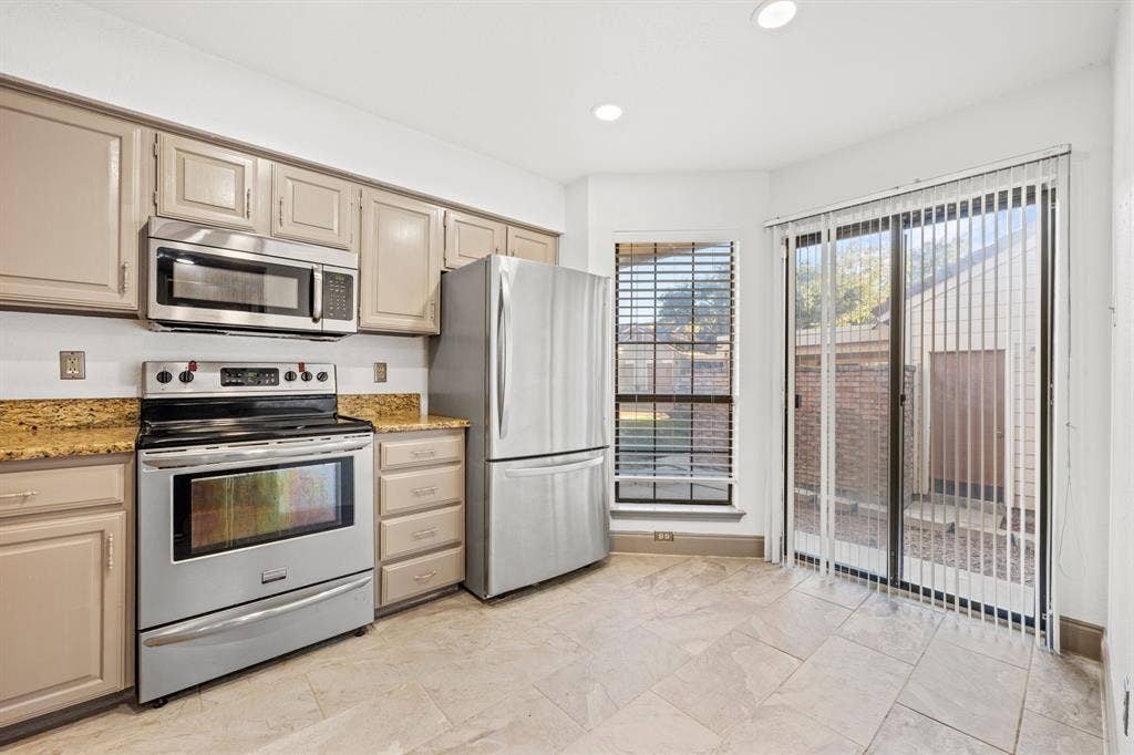 2625 Encina Drive, #4, Irving, TX 75038 2625 Encina Drive, #4, Irving, TX 75038