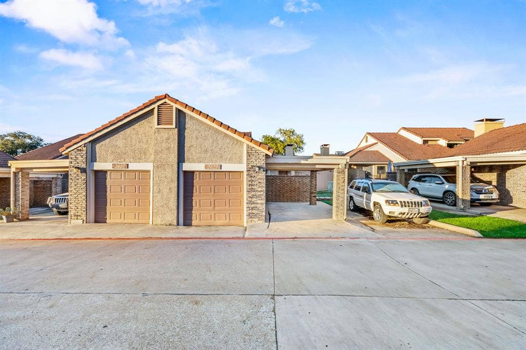2625 Encina Drive, #4, Irving, TX 75038 2625 Encina Drive, #4, Irving, TX 75038
