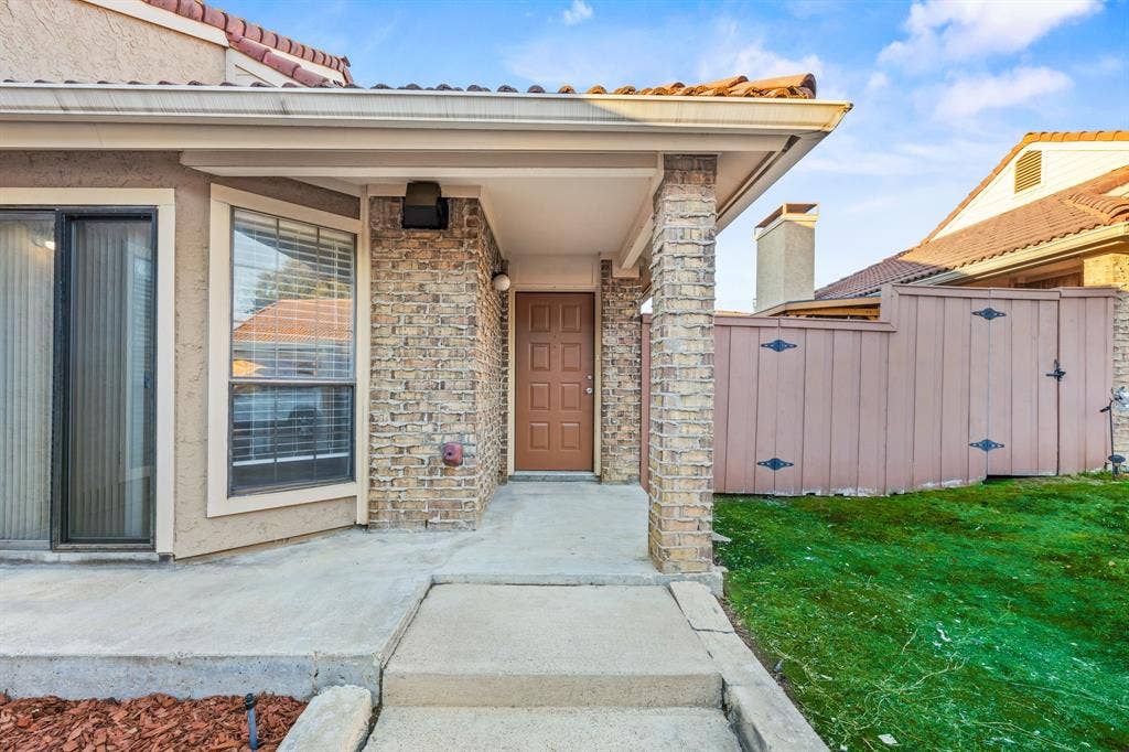 2625 Encina Drive, #4, Irving, TX 75038 2625 Encina Drive, #4, Irving, TX 75038