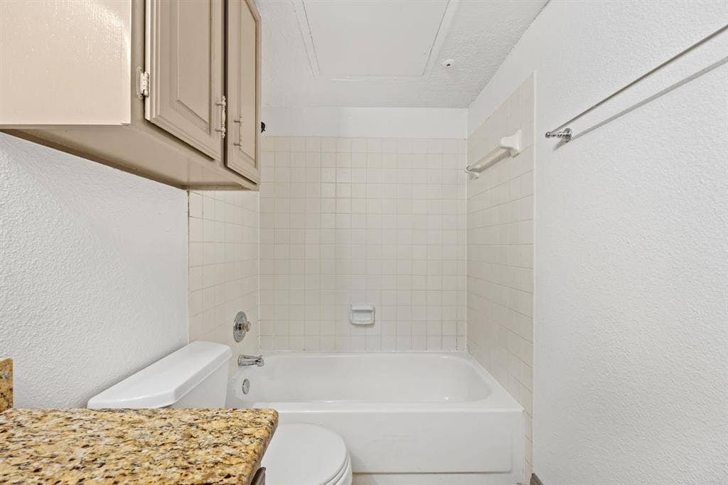 2625 Encina Drive, #4, Irving, TX 75038 2625 Encina Drive, #4, Irving, TX 75038