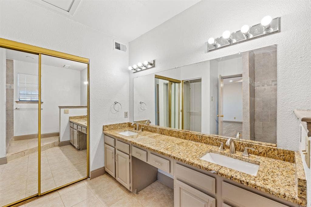2625 Encina Drive, #4, Irving, TX 75038 2625 Encina Drive, #4, Irving, TX 75038