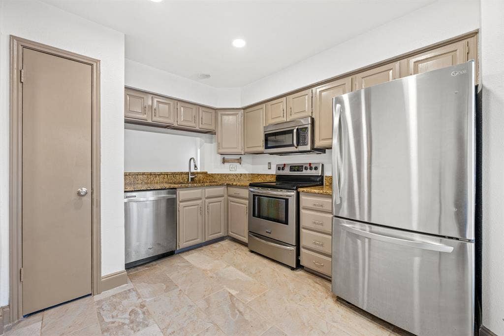 2625 Encina Drive, #4, Irving, TX 75038 2625 Encina Drive, #4, Irving, TX 75038