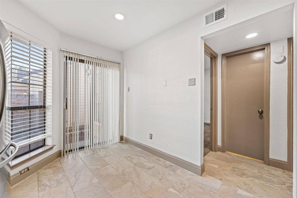 2625 Encina Drive, #4, Irving, TX 75038 2625 Encina Drive, #4, Irving, TX 75038