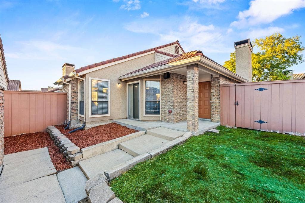 2625 Encina Drive, #4, Irving, TX 75038 2625 Encina Drive, #4, Irving, TX 75038
