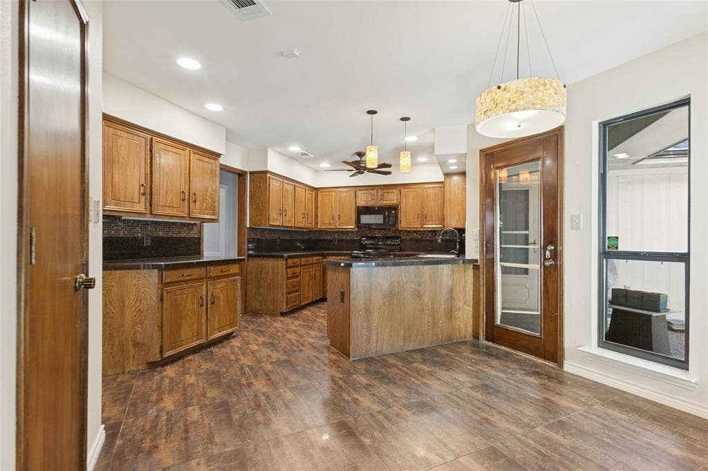 2306 Blackberry Drive, Richardson, TX 75082 2306 Blackberry Drive, Richardson, TX 75082