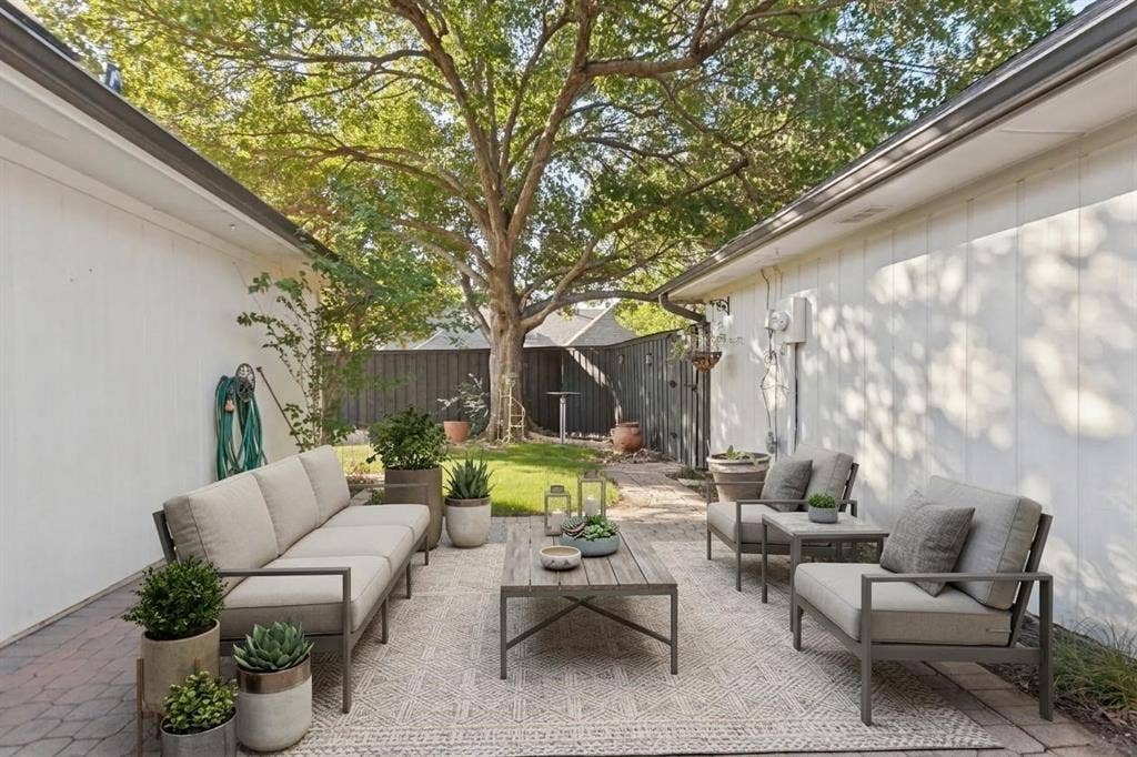 2306 Blackberry Drive, Richardson, TX 75082 2306 Blackberry Drive, Richardson, TX 75082