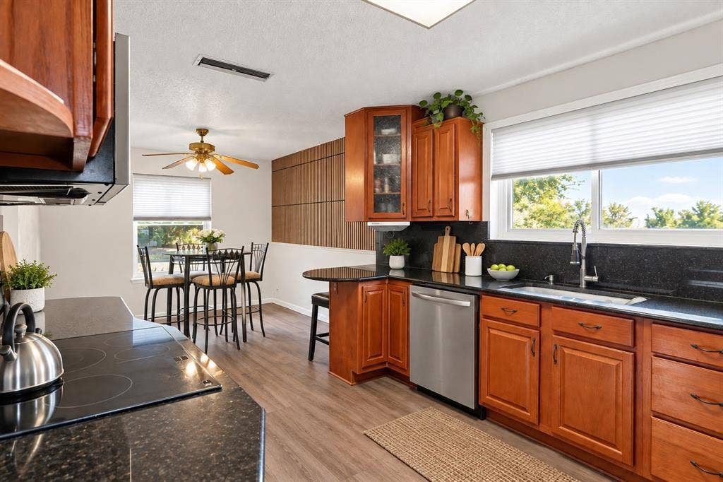 850 Frances Drive, Grand Prairie, TX 75052