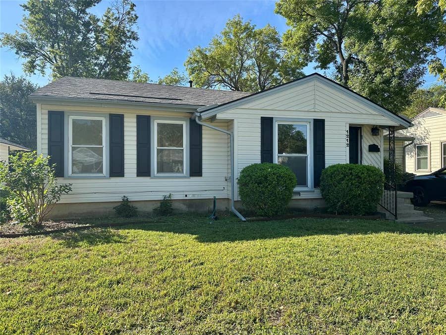Property photo for 1212 Britt Drive, Arlington, TX