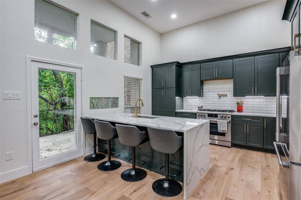 9123 Chapel Valley Road, Dallas, TX 75220